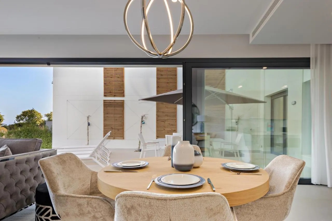 Luxury Seaview 3 Bedroom Apartment - Along Golf Course Of Finca Cortesin 카사레스