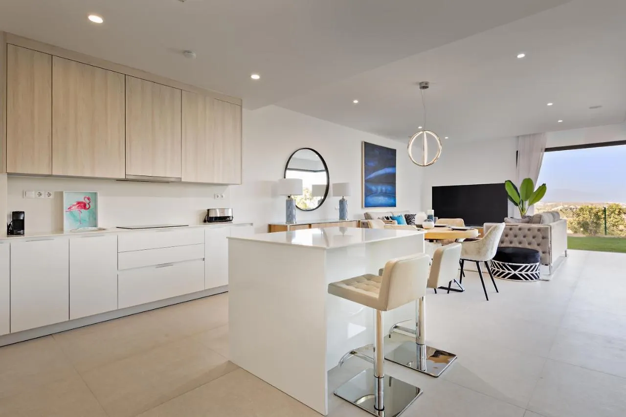 Luxury Seaview 3 Bedroom Apartment - Along Golf Course Of Finca Cortesin 카사레스